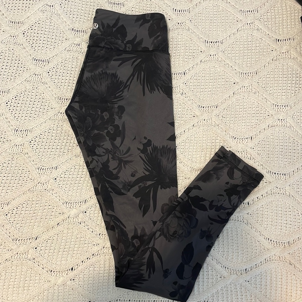 Lululemon Rose Wunderunders EUC 31”